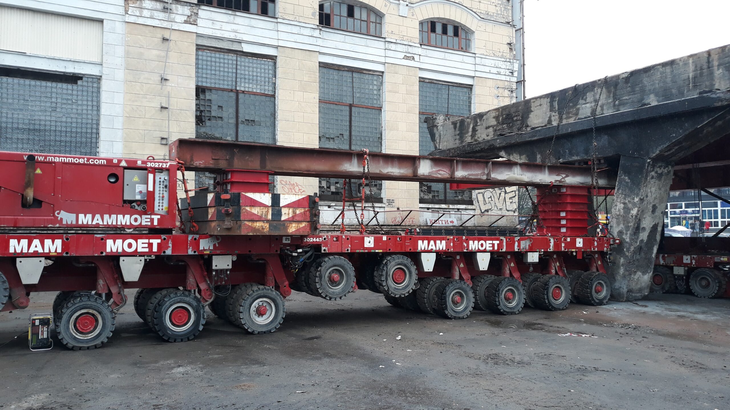 Fast-Track Bridge Removal Using SPMTs and Synchronized Jacking